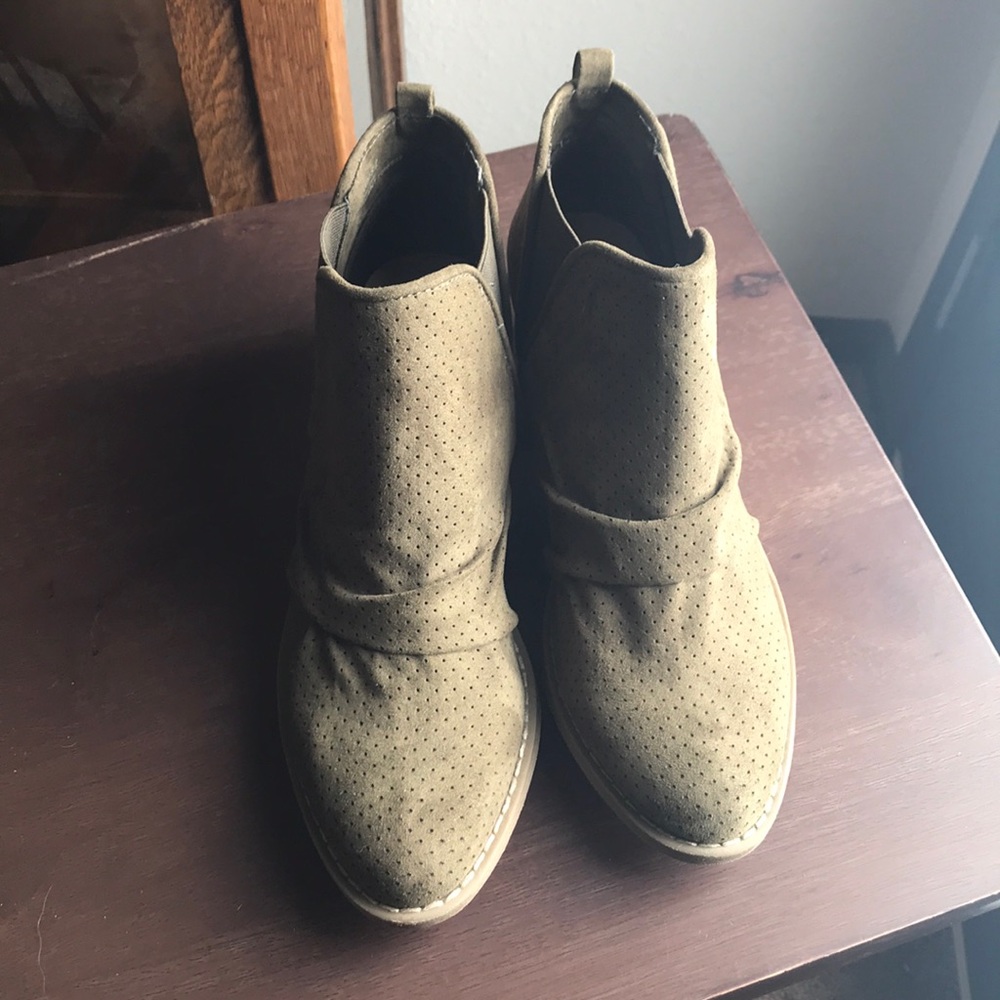Ankle Boot - Picture 2 of 5